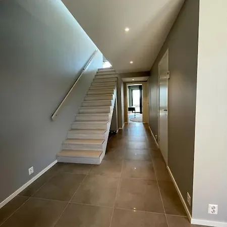 Moderne Hus Sentralt Pa