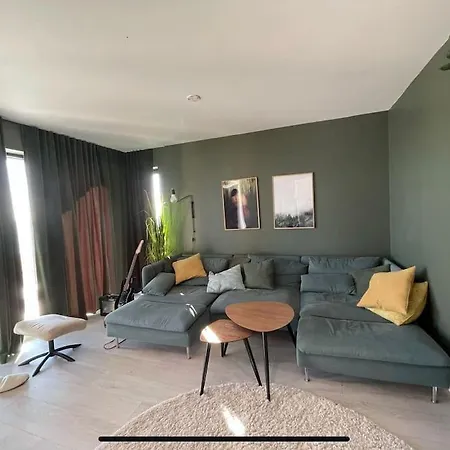 Moderne Hus Sentralt Pa 안데네스