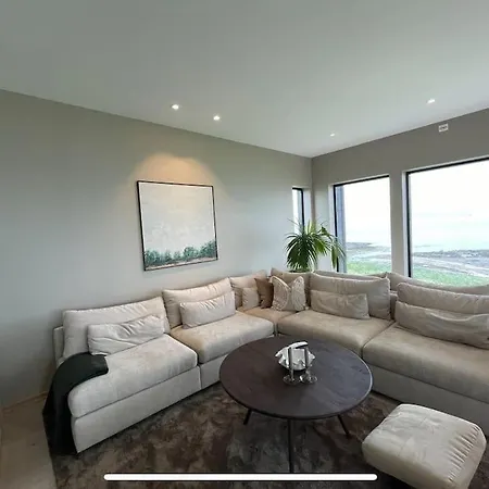 Moderne Hus Sentralt Pa 빌라 안데네스